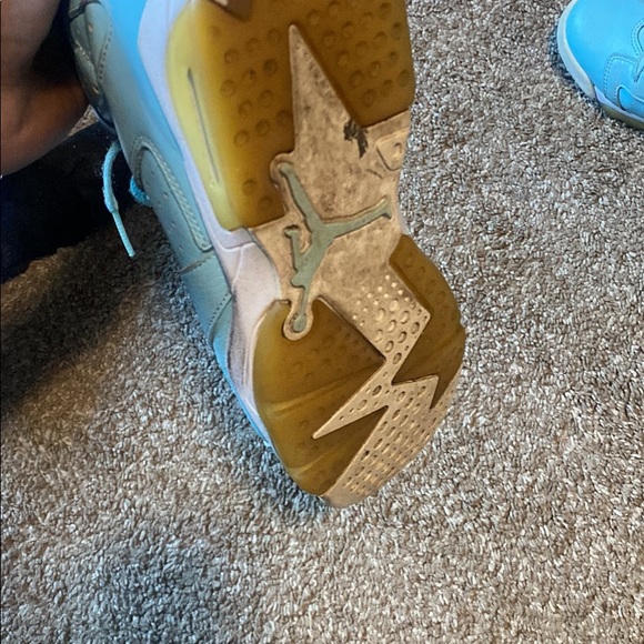 Jordan's 6s Sz 7 - Picture 2 of 2